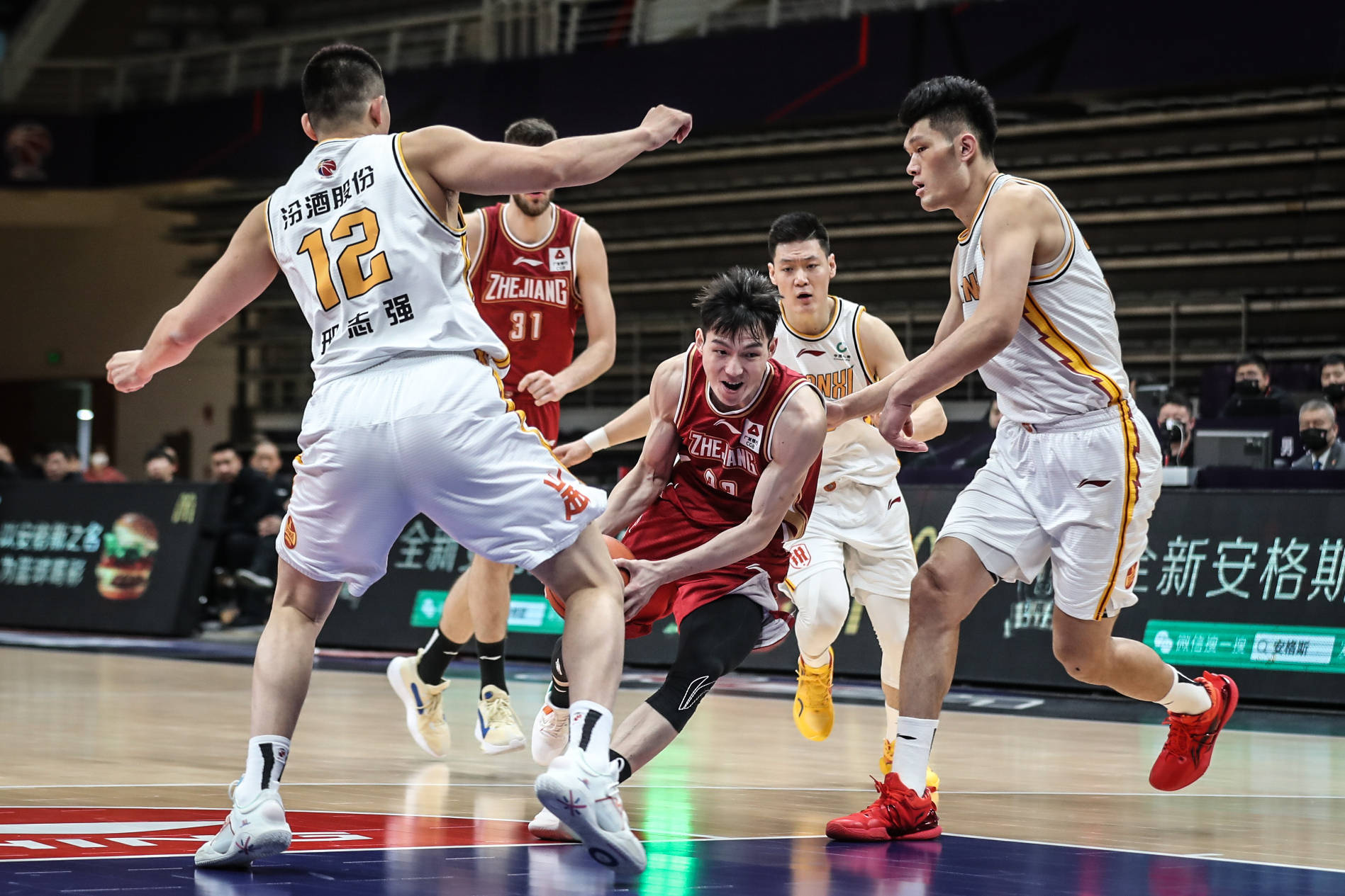 浙江男篮大胜四川,提升排名的简单介绍 浙江男篮大胜四川,提升排名的简单介绍