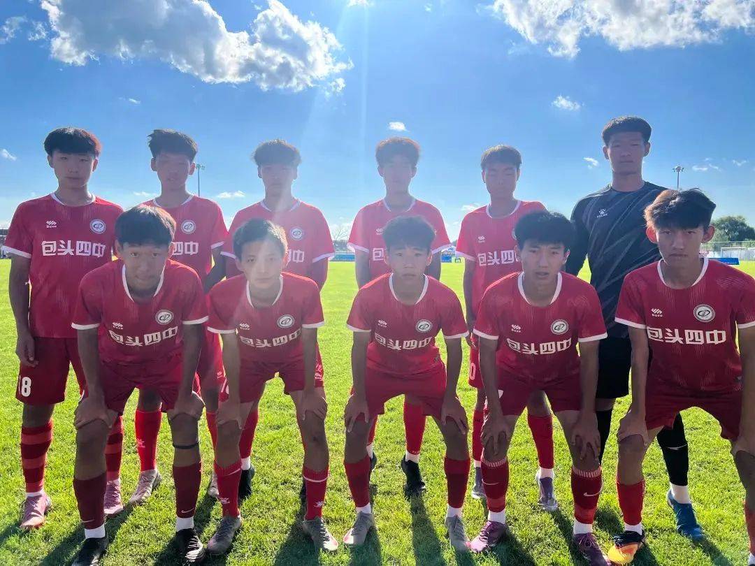 激动人心比赛,球队成功晋级足球赛冠军争夺 激动人心比赛,球队成功晋级足球赛冠军争夺