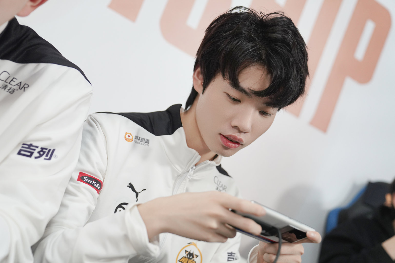 狼队攻防平衡受质疑,主教练寻找解决方案的简单介绍 狼队攻防平衡受质疑,主教练寻找解决方案的简单介绍