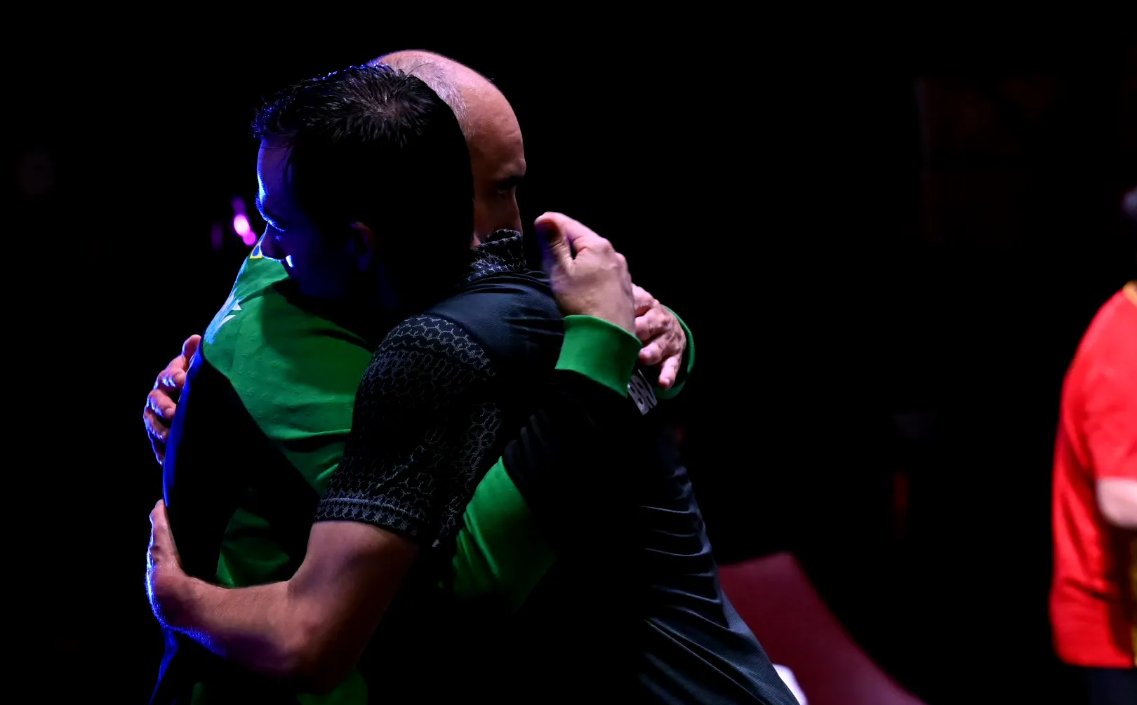 球场上喧嚣热闹,比赛激情迸发的简单介绍 球场上喧嚣热闹,比赛激情迸发的简单介绍