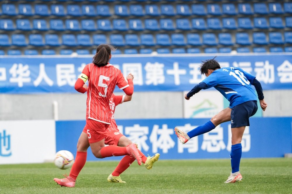 重庆队在比赛中遭遇困境,仍坚持拼搏的简单介绍 重庆队在比赛中遭遇困境,仍坚持拼搏的简单介绍