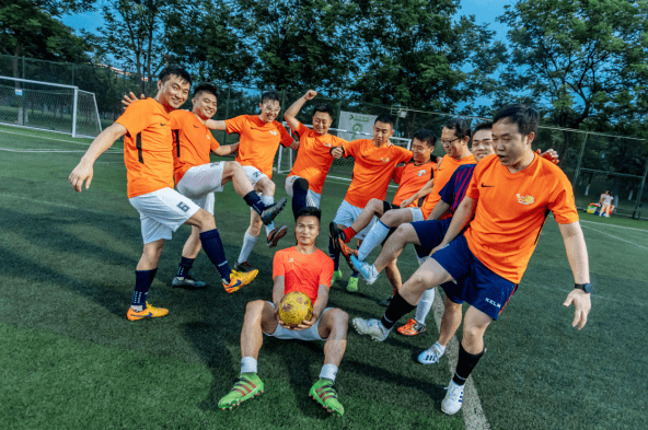 包含竞猜热点惊险逆转取胜，粉丝狂欢不已的词条