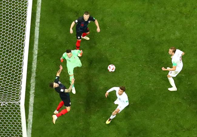 克罗地亚轻取奥地利，皮克惊艳四座