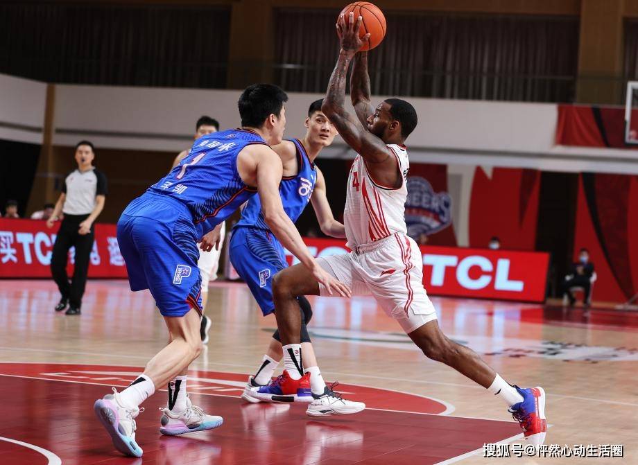 青岛队横扫公牛，西亚卡姆高光表现