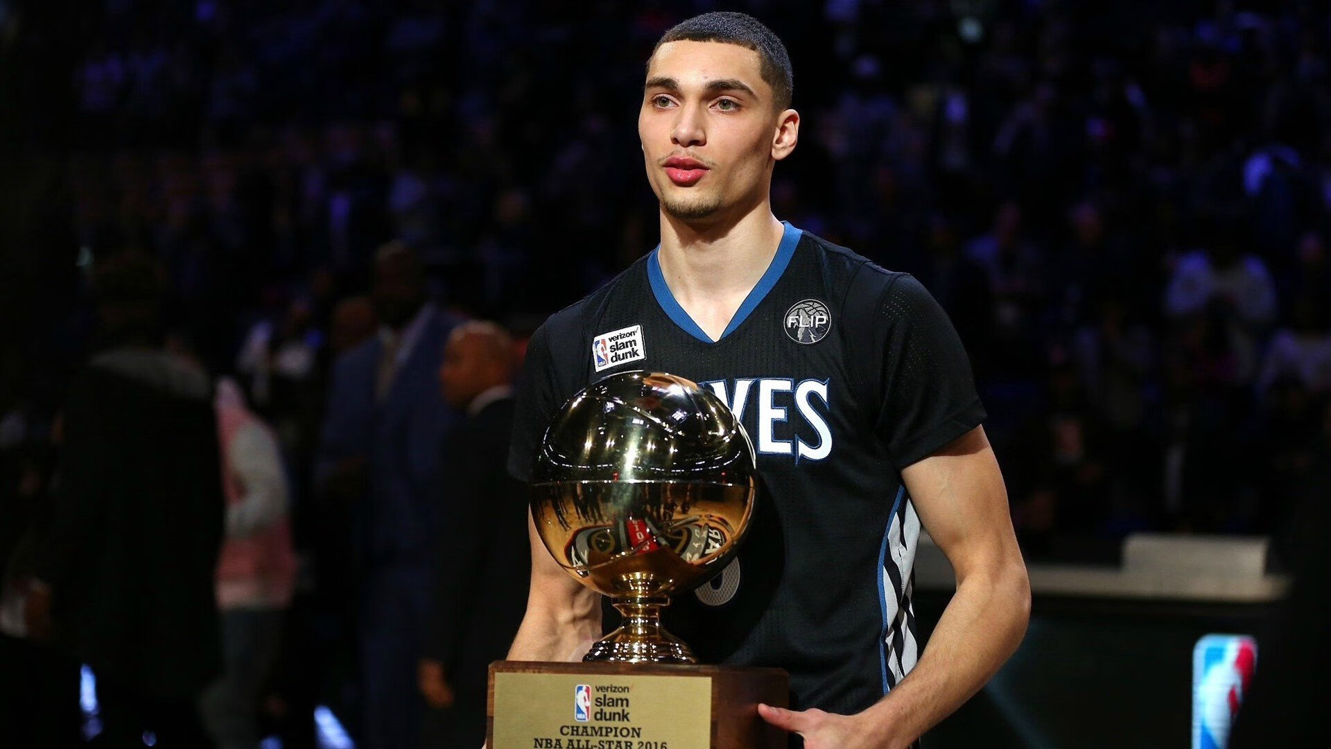 跨界风暴，小贾伦压哨绝杀魔术后，闪电接管F1揭幕战